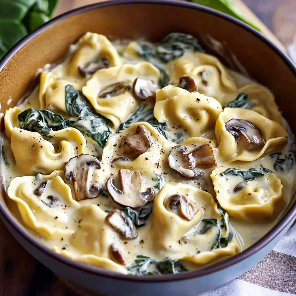 Creamy Spinach and Mushroom Tortellini: A Delightful Dish!